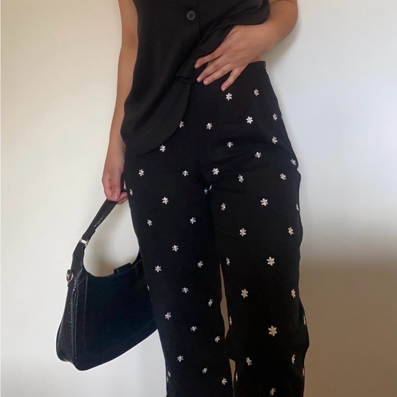 Vintage Pants - Vintage black linen capris with embroidered white flowers